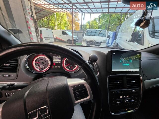 Білий Додж Гранд Караван, об'ємом двигуна 3.6 л та пробігом 113 тис. км за 17300 $, фото 1 на Automoto.ua