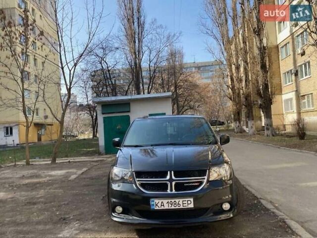 Черный Додж Гранд Караван, объемом двигателя 3.6 л и пробегом 201 тыс. км за 12300 $, фото 1 на Automoto.ua