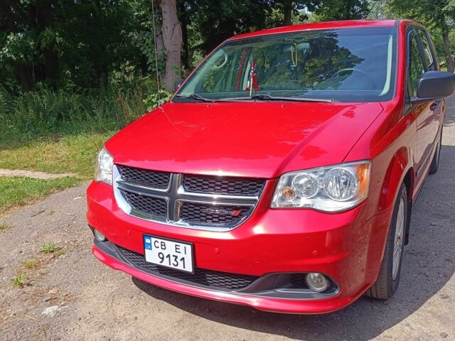 Червоний Додж Гранд Караван, об'ємом двигуна 3.6 л та пробігом 170 тис. км за 14000 $, фото 1 на Automoto.ua