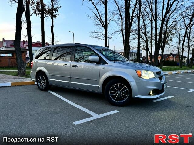 Сірий Додж Гранд Караван, об'ємом двигуна 3.6 л та пробігом 0 тис. км за 13000 $, фото 1 на Automoto.ua