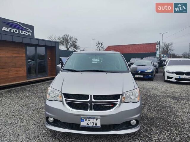 Серый Додж Гранд Караван, объемом двигателя 3.6 л и пробегом 210 тыс. км за 11000 $, фото 1 на Automoto.ua