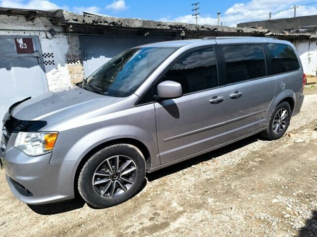 Сірий Додж Гранд Караван, об'ємом двигуна 3.6 л та пробігом 180 тис. км за 13999 $, фото 1 на Automoto.ua