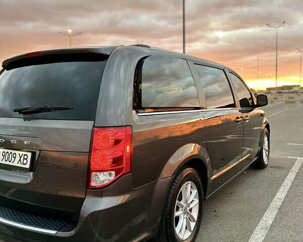 Серый Додж Гранд Караван, объемом двигателя 3.61 л и пробегом 137 тыс. км за 18400 $, фото 1 на Automoto.ua