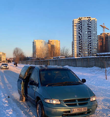 Синій Додж Гранд Караван, об'ємом двигуна 3.3 л та пробігом 196 тис. км за 2600 $, фото 1 на Automoto.ua