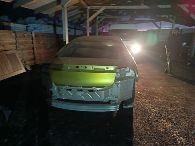 Желтый Додж Интрепид, объемом двигателя 0 л и пробегом 250 тыс. км за 650 $, фото 1 на Automoto.ua