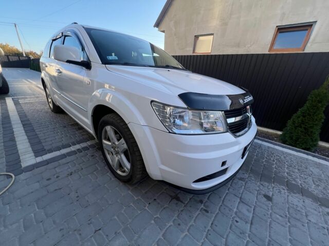 Белый Додж Джорни, объемом двигателя 2 л и пробегом 340 тыс. км за 8600 $, фото 1 на Automoto.ua