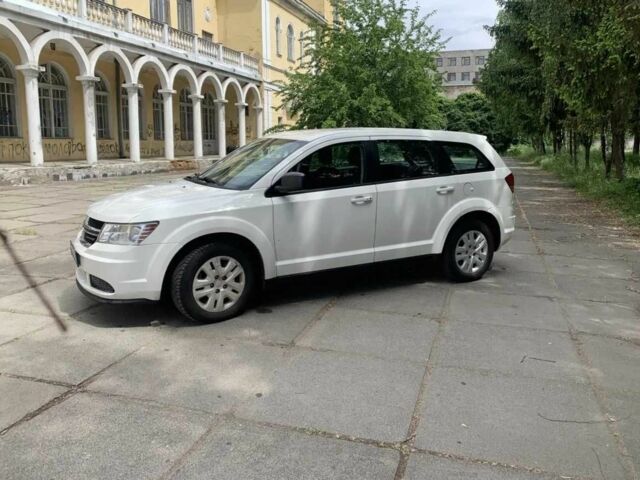 Белый Додж Джорни, объемом двигателя 2.4 л и пробегом 280 тыс. км за 9150 $, фото 1 на Automoto.ua