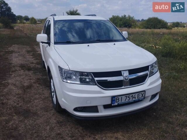 Белый Додж Джорни, объемом двигателя 2.4 л и пробегом 185 тыс. км за 10494 $, фото 1 на Automoto.ua