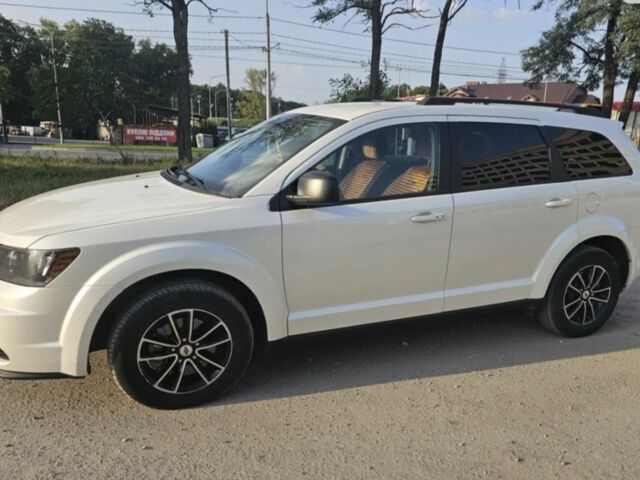 Белый Додж Джорни, объемом двигателя 2.4 л и пробегом 154 тыс. км за 12000 $, фото 1 на Automoto.ua