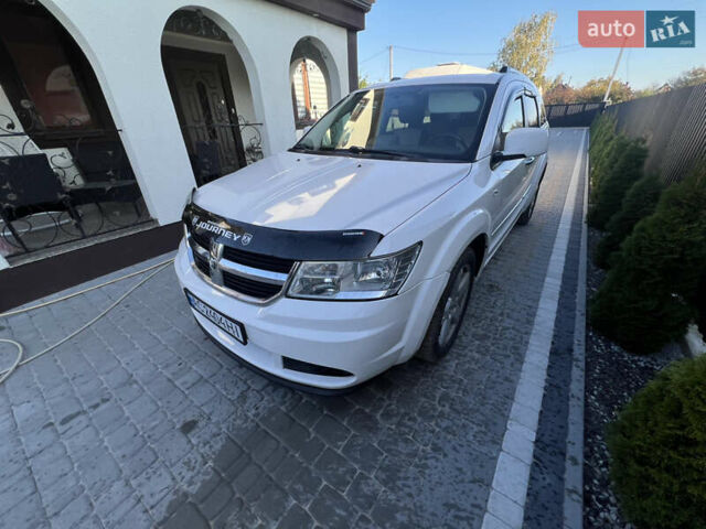 Белый Додж Джорни, объемом двигателя 2 л и пробегом 340 тыс. км за 8900 $, фото 1 на Automoto.ua
