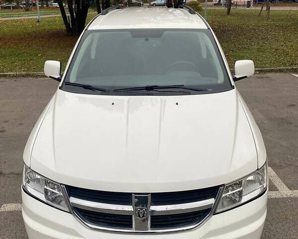 Белый Додж Джорни, объемом двигателя 2 л и пробегом 248 тыс. км за 8300 $, фото 1 на Automoto.ua