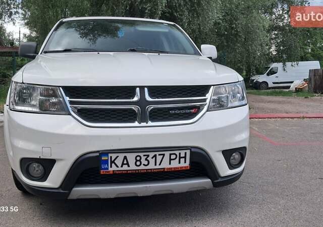 Белый Додж Джорни, объемом двигателя 3.6 л и пробегом 305 тыс. км за 8500 $, фото 1 на Automoto.ua