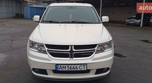 Белый Додж Джорни, объемом двигателя 2.36 л и пробегом 202 тыс. км за 8400 $, фото 1 на Automoto.ua