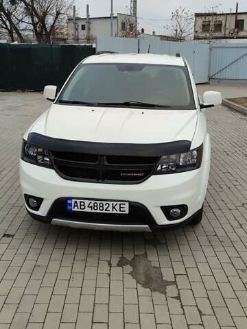 Белый Додж Джорни, объемом двигателя 2.36 л и пробегом 204 тыс. км за 10000 $, фото 1 на Automoto.ua