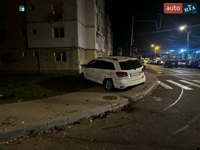 Белый Додж Джорни, объемом двигателя 2.36 л и пробегом 168 тыс. км за 3200 $, фото 1 на Automoto.ua