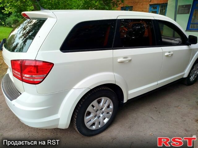 Белый Додж Джорни, объемом двигателя 2.5 л и пробегом 24000 тыс. км за 10000 $, фото 1 на Automoto.ua