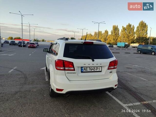 Белый Додж Джорни, объемом двигателя 3.6 л и пробегом 177 тыс. км за 12000 $, фото 1 на Automoto.ua