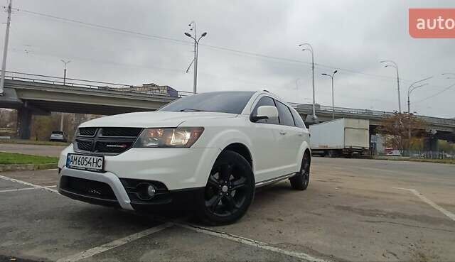 Белый Додж Джорни, объемом двигателя 3.6 л и пробегом 180 тыс. км за 12200 $, фото 1 на Automoto.ua