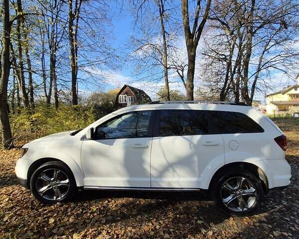 Белый Додж Джорни, объемом двигателя 2.36 л и пробегом 220 тыс. км за 13100 $, фото 1 на Automoto.ua