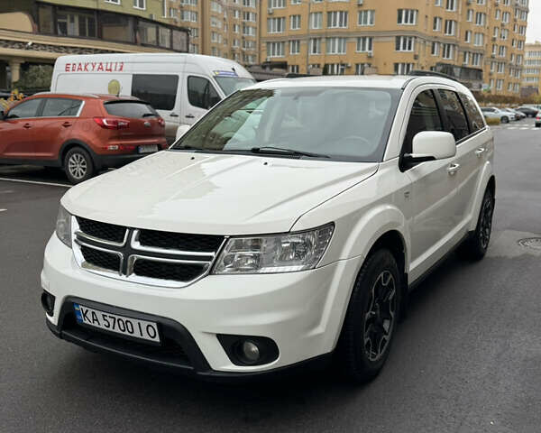 Белый Додж Джорни, объемом двигателя 2.4 л и пробегом 143 тыс. км за 12750 $, фото 1 на Automoto.ua