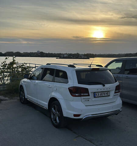 Белый Додж Джорни, объемом двигателя 2.36 л и пробегом 118 тыс. км за 12500 $, фото 1 на Automoto.ua