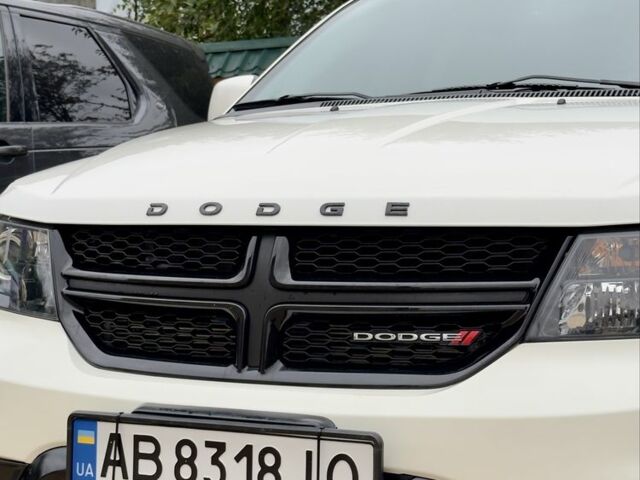Белый Додж Джорни, объемом двигателя 3.6 л и пробегом 160 тыс. км за 12000 $, фото 1 на Automoto.ua