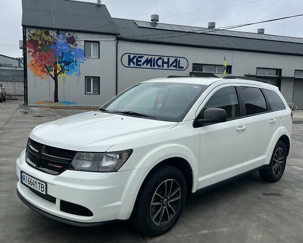 Белый Додж Джорни, объемом двигателя 2.36 л и пробегом 150 тыс. км за 13200 $, фото 1 на Automoto.ua