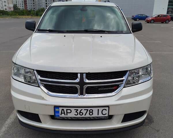 Белый Додж Джорни, объемом двигателя 2.36 л и пробегом 137 тыс. км за 13500 $, фото 1 на Automoto.ua