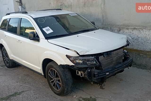 Белый Додж Джорни, объемом двигателя 2.36 л и пробегом 218 тыс. км за 7600 $, фото 1 на Automoto.ua