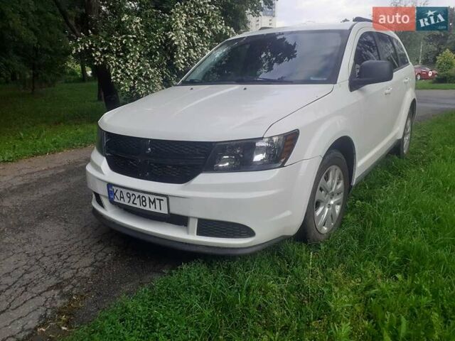 Белый Додж Джорни, объемом двигателя 2.36 л и пробегом 124 тыс. км за 11800 $, фото 1 на Automoto.ua