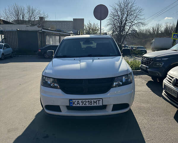 Белый Додж Джорни, объемом двигателя 2.36 л и пробегом 126 тыс. км за 11900 $, фото 1 на Automoto.ua