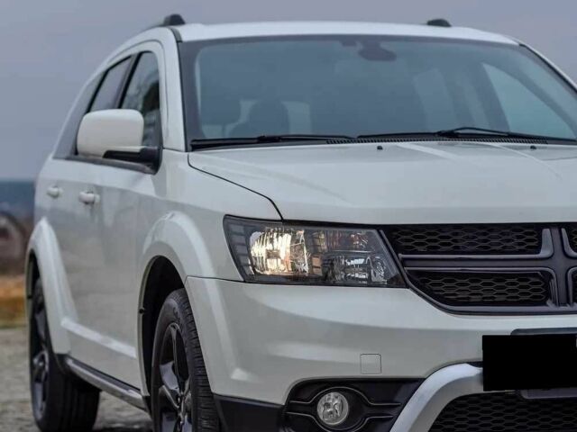 Белый Додж Джорни, объемом двигателя 3.6 л и пробегом 128 тыс. км за 8200 $, фото 1 на Automoto.ua