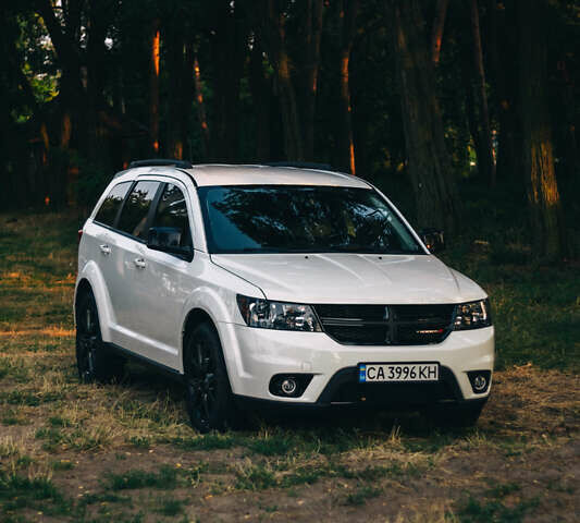 Белый Додж Джорни, объемом двигателя 2.36 л и пробегом 176 тыс. км за 13200 $, фото 1 на Automoto.ua