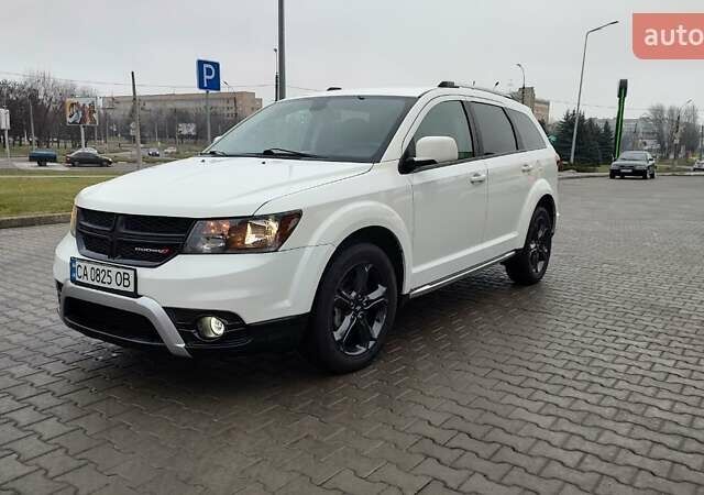 Белый Додж Джорни, объемом двигателя 3.6 л и пробегом 144 тыс. км за 15000 $, фото 1 на Automoto.ua