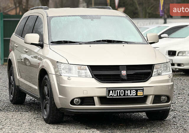 Бежевый Додж Джорни, объемом двигателя 1.97 л и пробегом 154 тыс. км за 8500 $, фото 1 на Automoto.ua