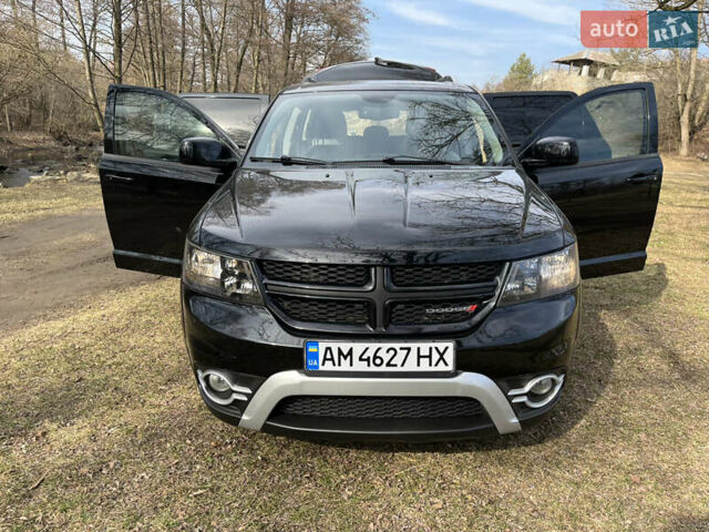 Черный Додж Джорни, объемом двигателя 2.36 л и пробегом 220 тыс. км за 11000 $, фото 1 на Automoto.ua