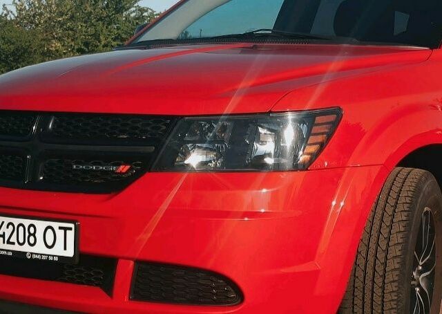 Красный Додж Джорни, объемом двигателя 2.36 л и пробегом 333 тыс. км за 9500 $, фото 1 на Automoto.ua