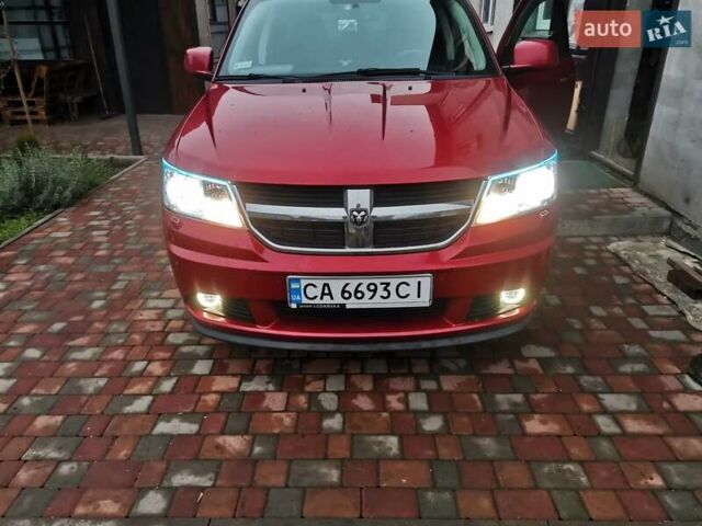 Красный Додж Джорни, объемом двигателя 2 л и пробегом 210 тыс. км за 10500 $, фото 1 на Automoto.ua