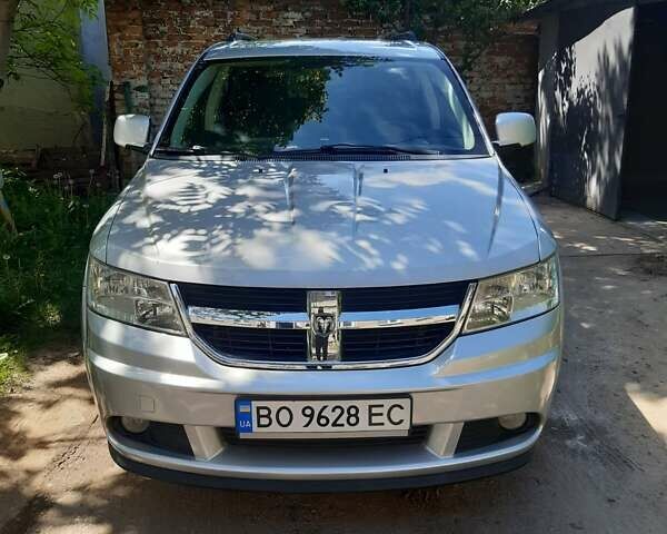 Сірий Додж Джорні, об'ємом двигуна 1.97 л та пробігом 127 тис. км за 9000 $, фото 1 на Automoto.ua