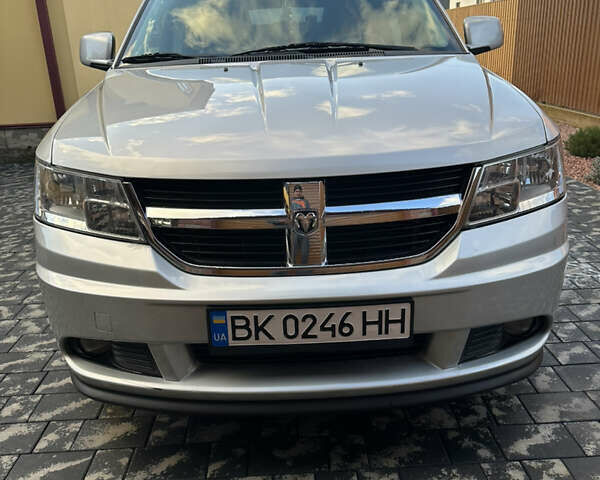 Серый Додж Джорни, объемом двигателя 1.97 л и пробегом 230 тыс. км за 9100 $, фото 1 на Automoto.ua