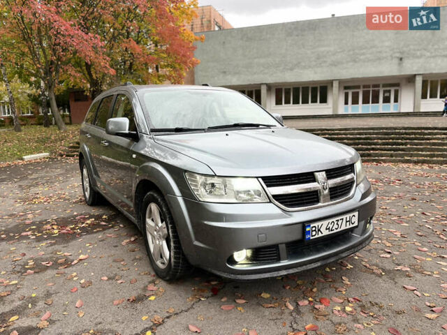 Серый Додж Джорни, объемом двигателя 1.97 л и пробегом 250 тыс. км за 8499 $, фото 1 на Automoto.ua
