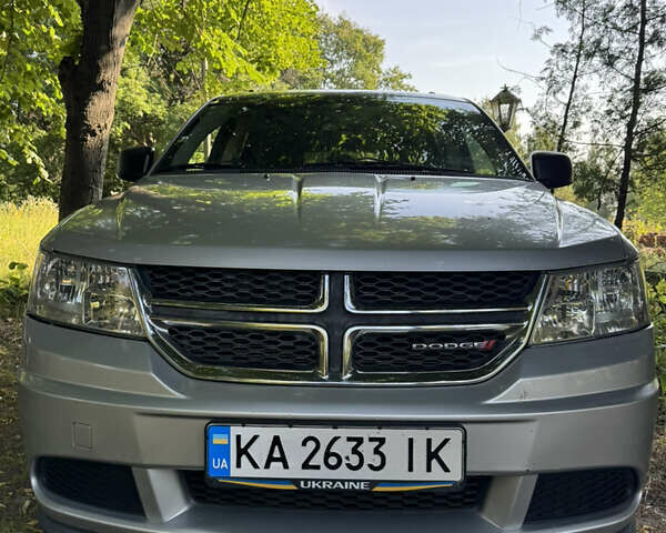 Серый Додж Джорни, объемом двигателя 2.36 л и пробегом 260 тыс. км за 8400 $, фото 1 на Automoto.ua