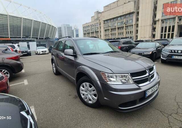 Сірий Додж Джорні, об'ємом двигуна 2.36 л та пробігом 320 тис. км за 8900 $, фото 1 на Automoto.ua