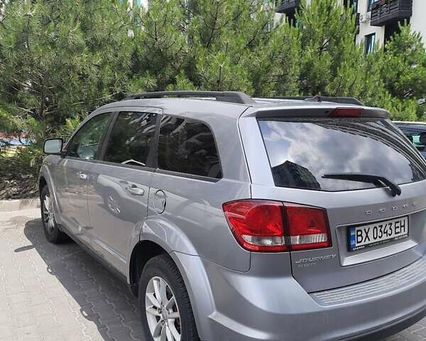 Серый Додж Джорни, объемом двигателя 3.6 л и пробегом 102 тыс. км за 11000 $, фото 1 на Automoto.ua