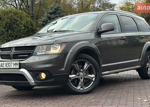 Додж Джорни 2016 в Днепре (Днепропетровске) на Automoto.ua Серый Додж Джорни, объемом двигателя 3.6 л и пробегом 201 тыс. км за 12999 $, фото 1 на Automoto.ua