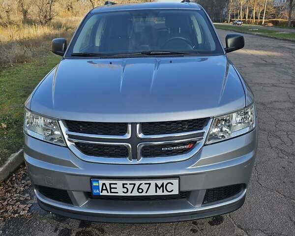 Серый Додж Джорни, объемом двигателя 2.36 л и пробегом 176 тыс. км за 12500 $, фото 1 на Automoto.ua