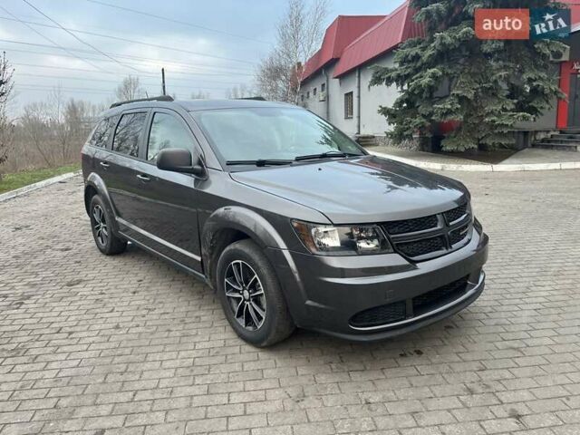 Серый Додж Джорни, объемом двигателя 2.36 л и пробегом 162 тыс. км за 11200 $, фото 1 на Automoto.ua