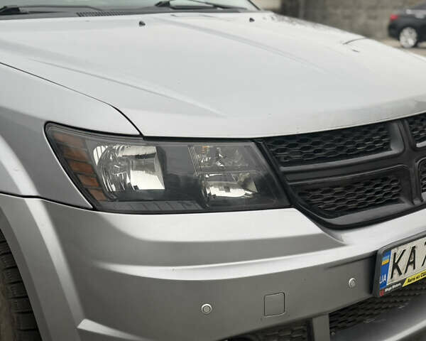 Сірий Додж Джорні, об'ємом двигуна 2.36 л та пробігом 110 тис. км за 12500 $, фото 1 на Automoto.ua