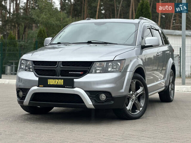 Серый Додж Джорни, объемом двигателя 3.6 л и пробегом 180 тыс. км за 13800 $, фото 1 на Automoto.ua