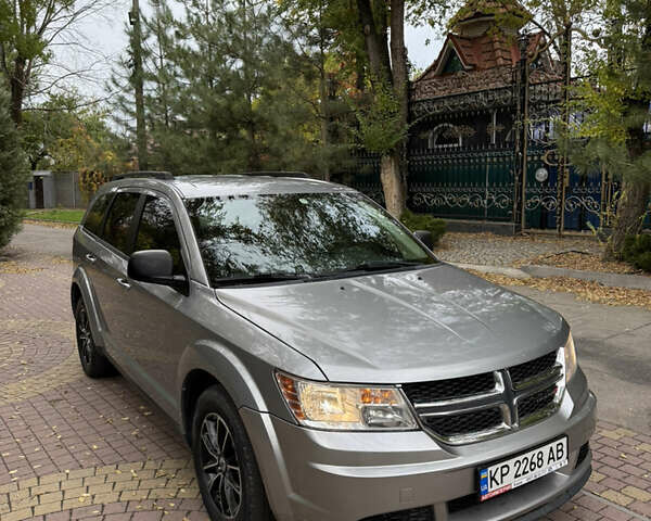 Серый Додж Джорни, объемом двигателя 2.4 л и пробегом 177 тыс. км за 12999 $, фото 1 на Automoto.ua